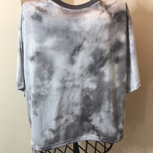 NWOT NIKE Plus Size Gray & Silver SPORTS Top with Silver Swoosh Size 1X - Picture 4 of 9